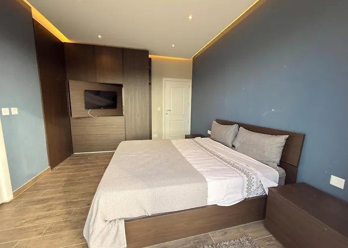 Panoramic View Penthouse With Dual Terraces *